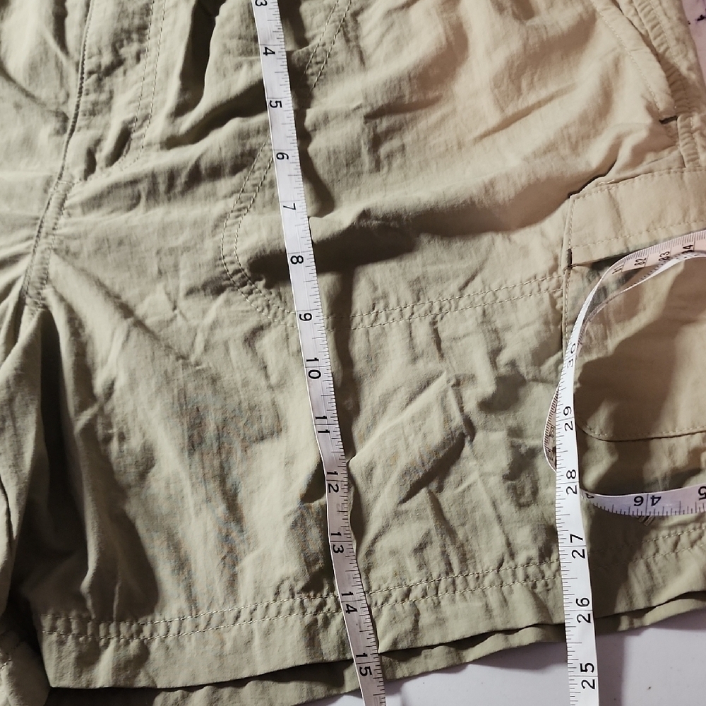 Columbia Women's Tan Cargo Shorts - Picture 4 of 5